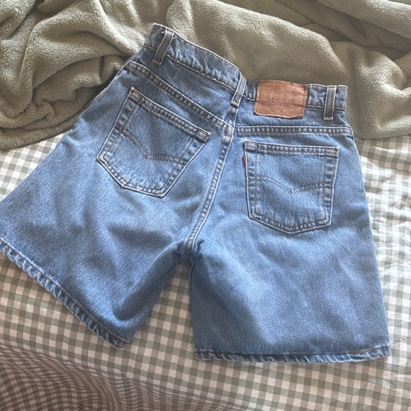 Levi’s 27 High-Waisted Jean Shorts - Picture 3 of 8